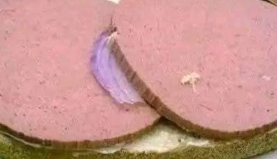 SIMPLE RECIPE FOR MAKING A CLASSIC LIVERWURST SANDWICH