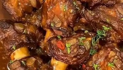Savory Braised Oxtails with Herb-Infused Sauce