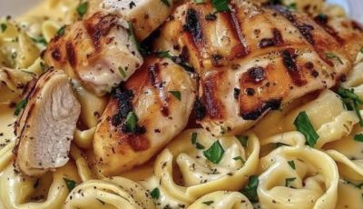 Grilled Chicken Bites with Creamy Garlic Sauce