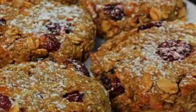 Baked Oatmeal with Fruits and Nuts