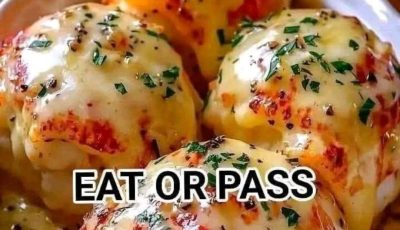 Broiled Lobster Tails in Creamy Garlic Butter Sauce